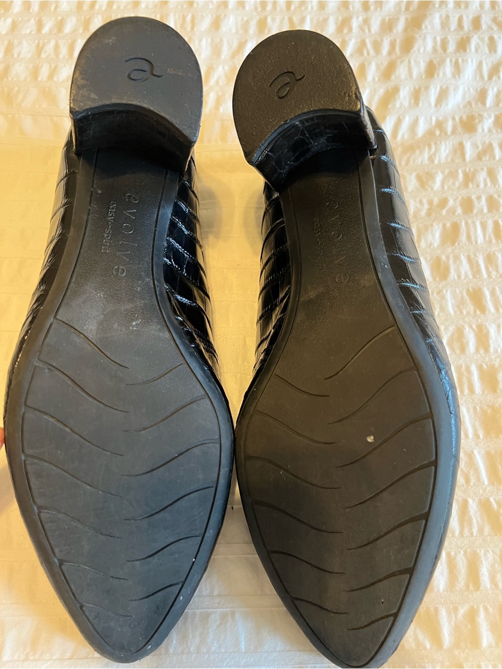 Easy Spirit Black Croc-Embossed Mid Block Heel Pumps (wide width) - Picture 8 of 8
